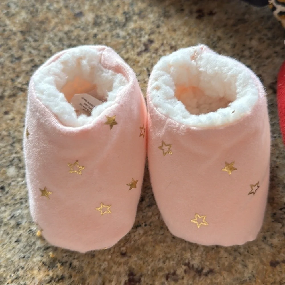 Dearfoams, mudpie, & misc set of 3 baby girl booties. 2 fleece/fleece lined. New